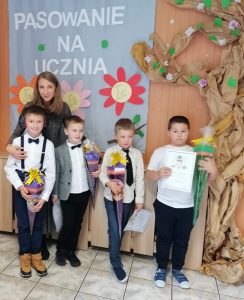 Pasowanie uczniów klas I