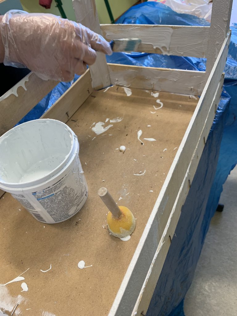 skrzynka po owocach ozdabiana techniką decoupage