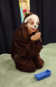 Pani przebrana za pieska