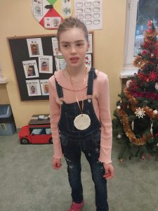 Dziewczynka z medalem