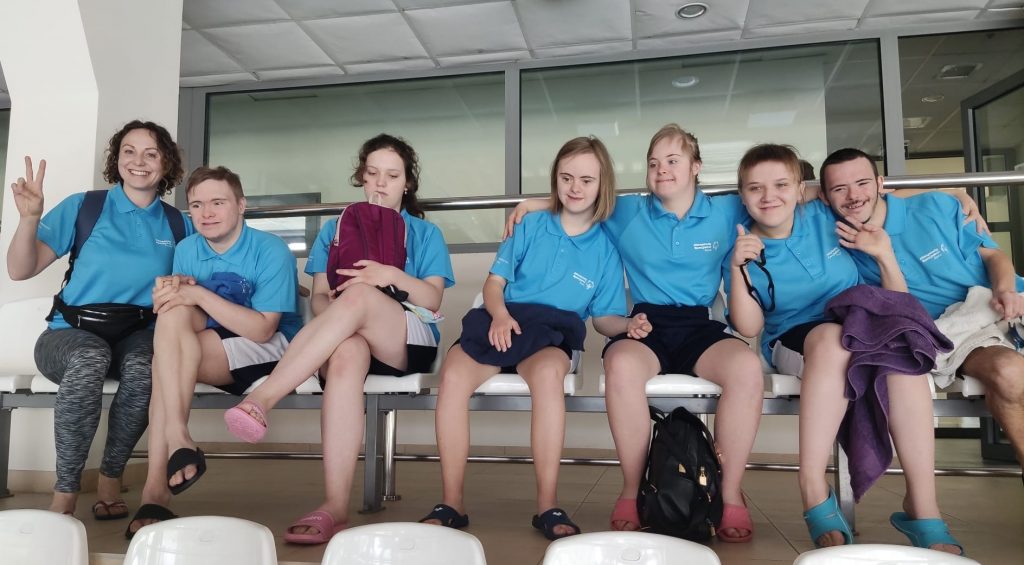 udział zawodników FAIR PLAY w zawodach pływackich Olimpiad Specjalnych