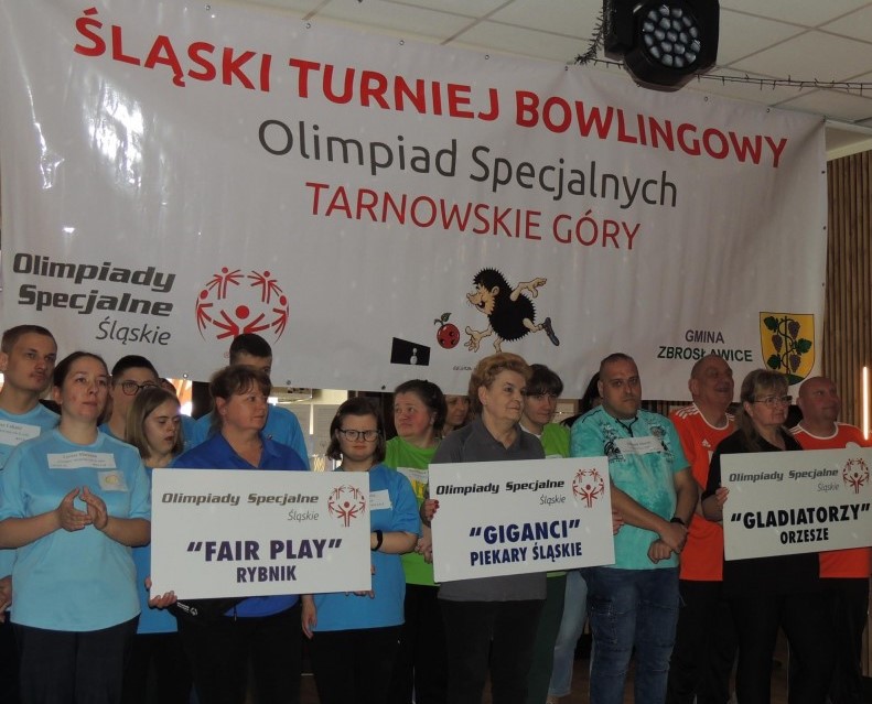 udział uczniów w zawodach bowlingowych