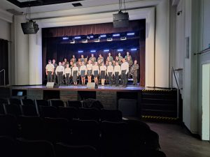 Orkiestra i uczniowie