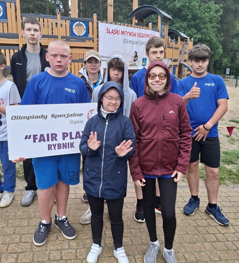 udział zawodników Klubu Fair Play w XXVIII Śląskim Mityngu w Biegach Przełajowych Olimpiad Specjalnych w Tychach